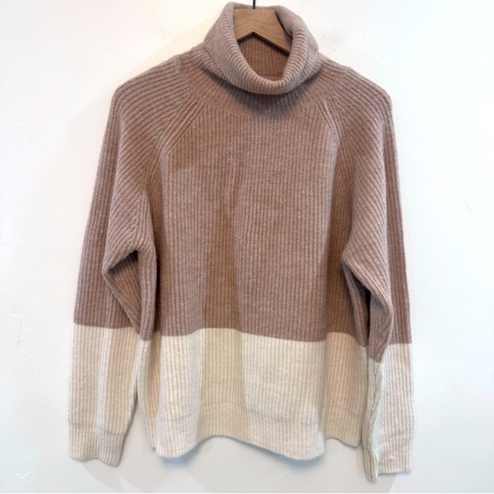 FATE colorblock turtleneck sweater